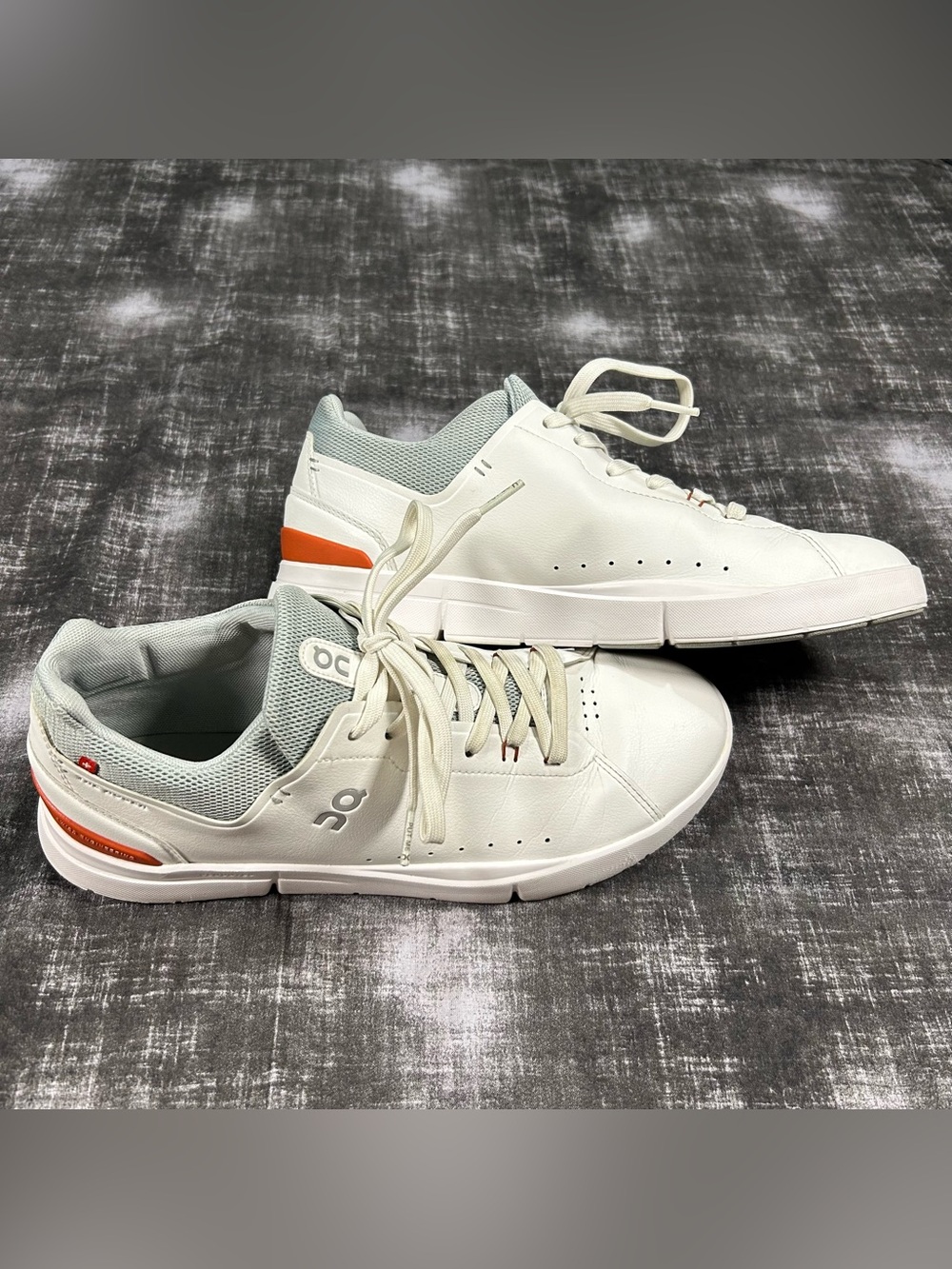 On Running The Roger Advantage 1 Shoes Mens 10 White Flare CloudTec Cushion Sole